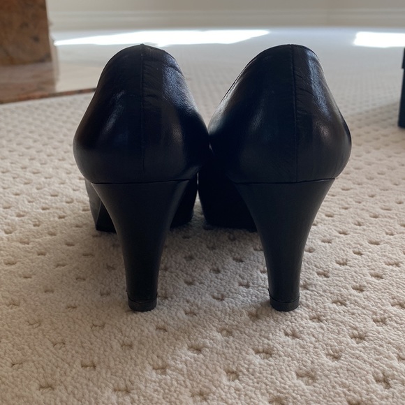 Chanel, black leather pumps, size 36 - Picture 4 of 7